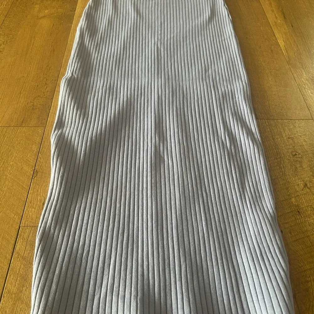 Zara Ribbed Periwinkle Midi Skirt Stretch Knit Back Slit Size Medium - Picture 5 of 9
